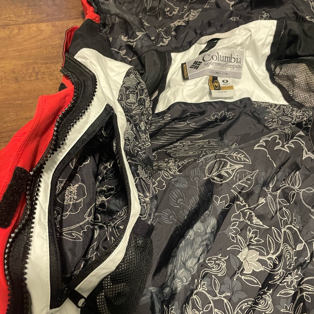 Columbia red Jacket. - Picture 5 of 10